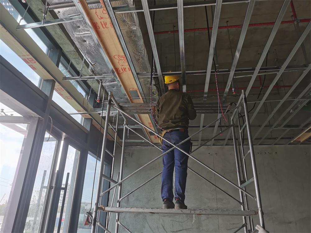 房地產(chǎn)公司“國慶” 堅守2